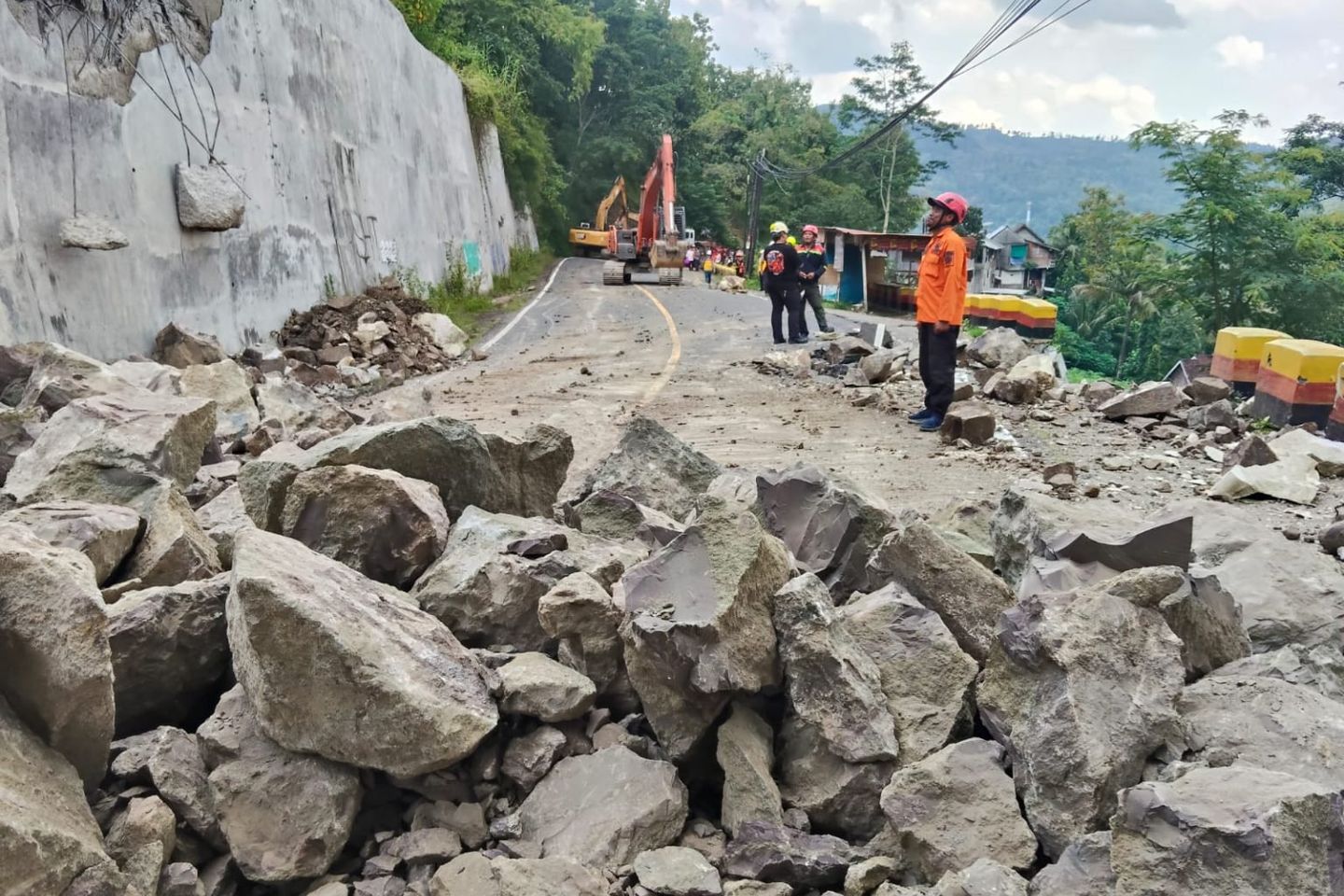 Jalur Trenggalek-Ponorogo Masih Lumpuh akibat Longsor, Polisi Siapkan Jalur Alternatif