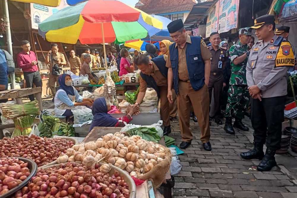 Drainase Tersumbat dan Atap Bocor, Pasar Sayur Caruban Segera Direnovasi