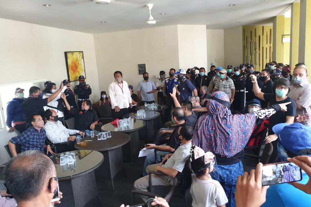 Akses Jalan Ditutup Pengembang, Warga Bukit Mas Surabaya Datangi DPRD