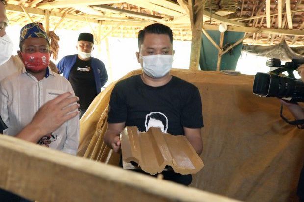 DPR RI Slamet Ariyadi Serap Aspirasi Perajin Genting di Sampang