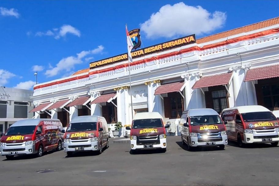 Pemkot dan Polrestabes Surabaya Luncurkan Mobil Vaksin Keliling