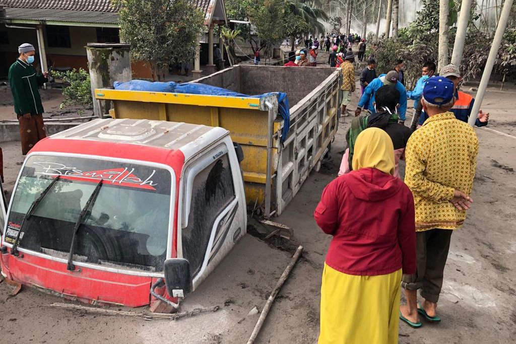 Erupsi Semeru, Sejumlah Warga Masih Hilang Diduga Terpendam Abu