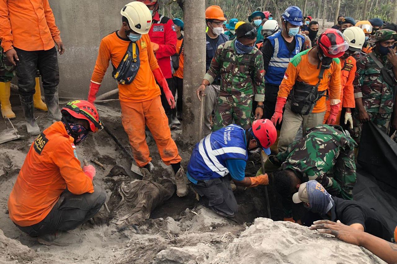 Satu Keluarga Terpendam, Petugas Temukan Tiga dari Tujuh Korban APG Semeru
