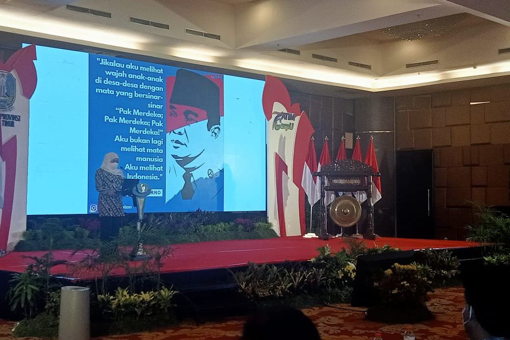 Khofifah Minta Kades Lebih Kreatif Berdayakan Warga Desa