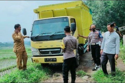 Diduga Hasil Curian, Truk Terparkir di Area Persawahan di Mojokerto