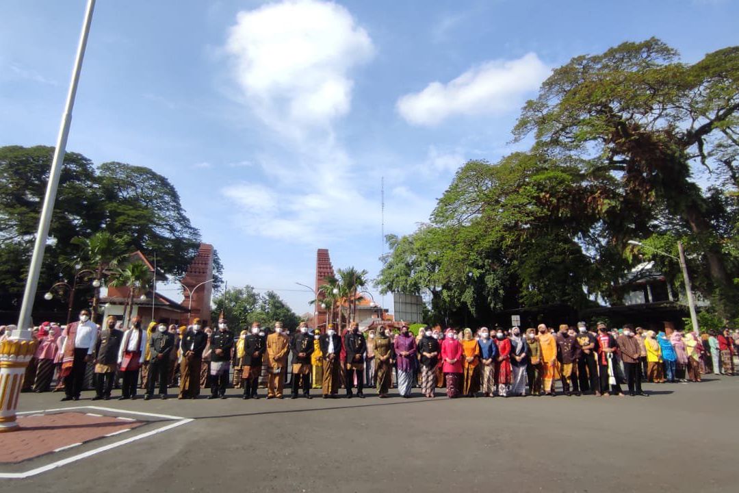 Pakai Kebaya, Ini Cara ASN Pemkab Mojokerto Kenang RA Kartini 