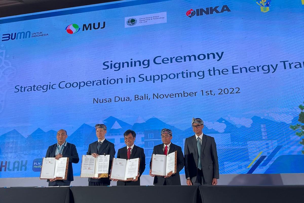 PT INKA dan PT PLN Berkomitmen Wujudkan Transisi Energi Transportasi Listrik