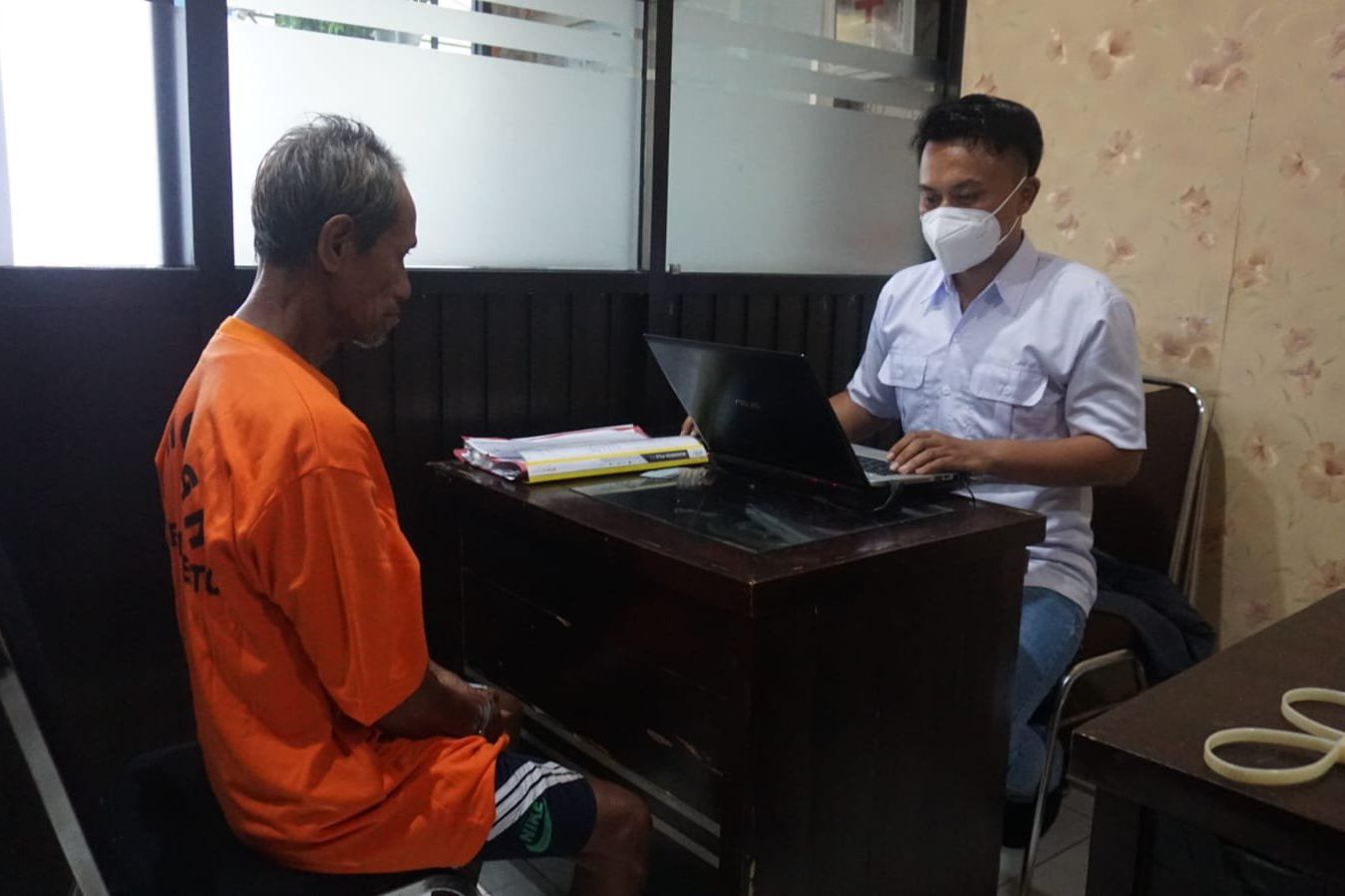 Petani di Mojokerto Ini Tega Tiduri Bocah SD yang Juga Anak Tirinya