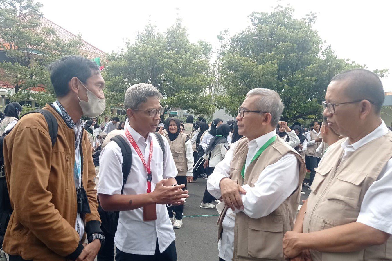 Peringatan 1 Abad NU, 1.500 Pasukan Semut Unusa Bersihkan Sampah di Jalan