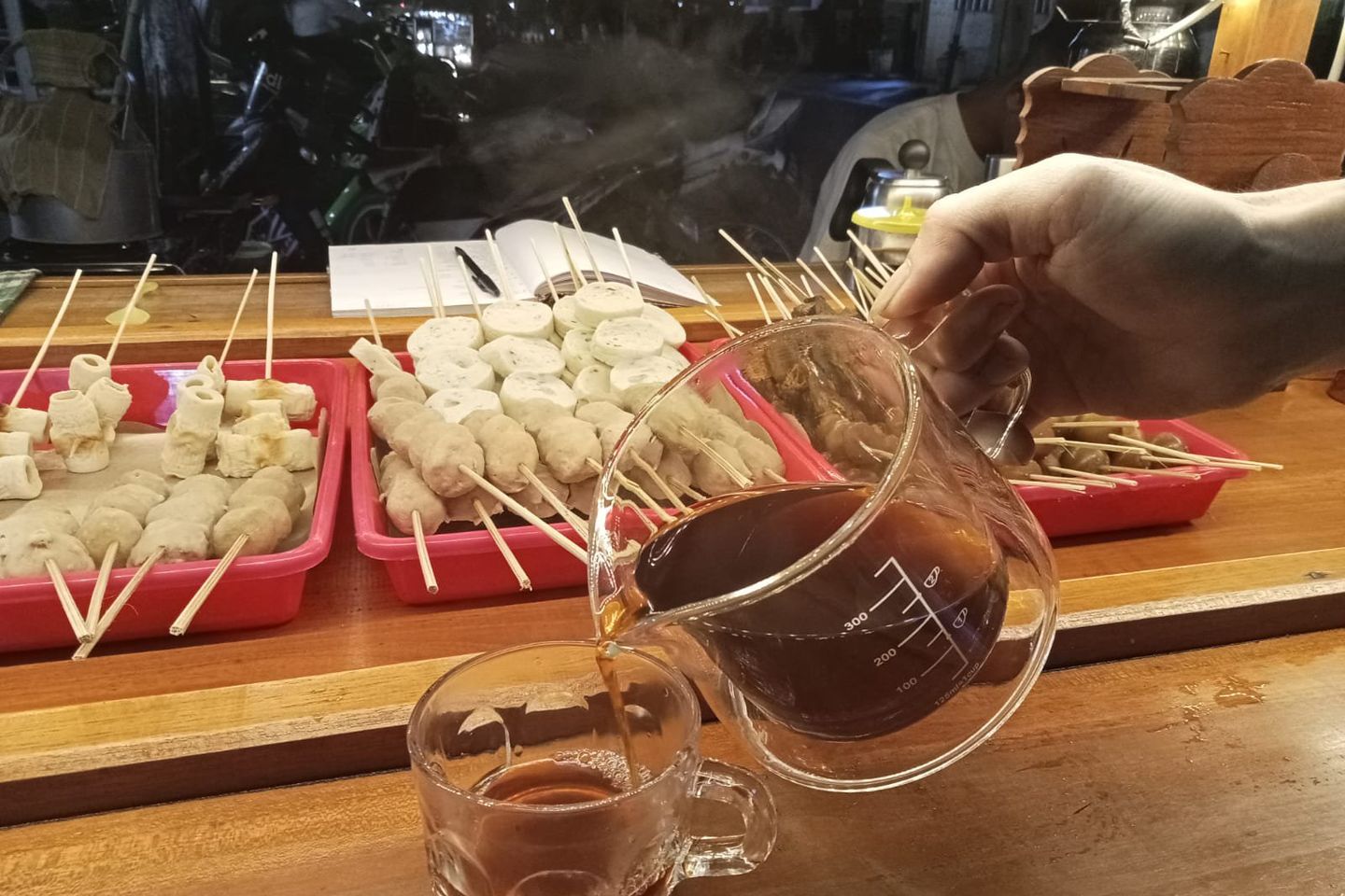 Kopi Blooming Street Food, Ala Angkringan Harmoni di Kota Mojokerto Ini Patut Diincip
