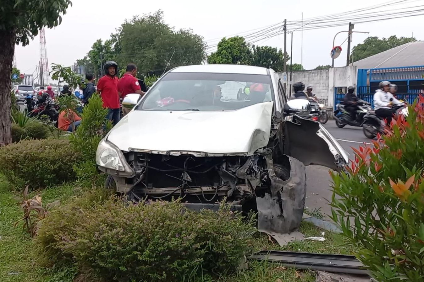 Hendak Buka Bersama, Rombongan asal Ngoro Dihantam Dump Truk Dari Belakang