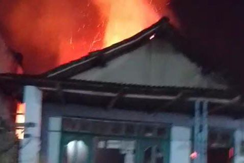 Ditinggal Beli Kopi, Rumah Warga di Mojokerto Ludes Terbakar