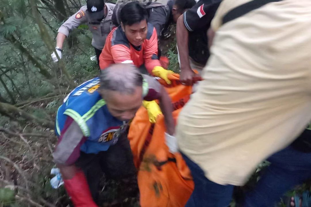 Diduga Jadi Korban Pembunuhan, Mayat Perempuan Dalam Koper Ditemukan di Jurang Mojokerto