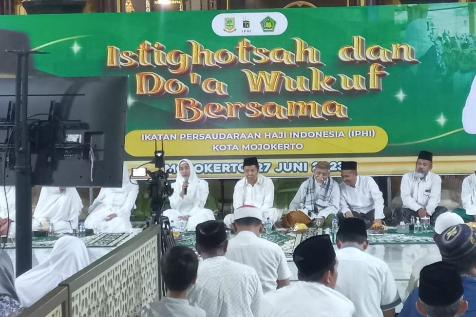 Ning Ita Hadiri Sambung Doa Wukuf Bersama 161 Jamaah Haji Kota Mojokerto melalui Zoom Meeting