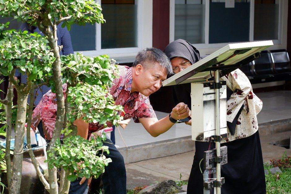 Dosen FIB Unej Budidaya Lele di Kampus Gunakan Panel Surya dan Pemberi Makan Otomatis