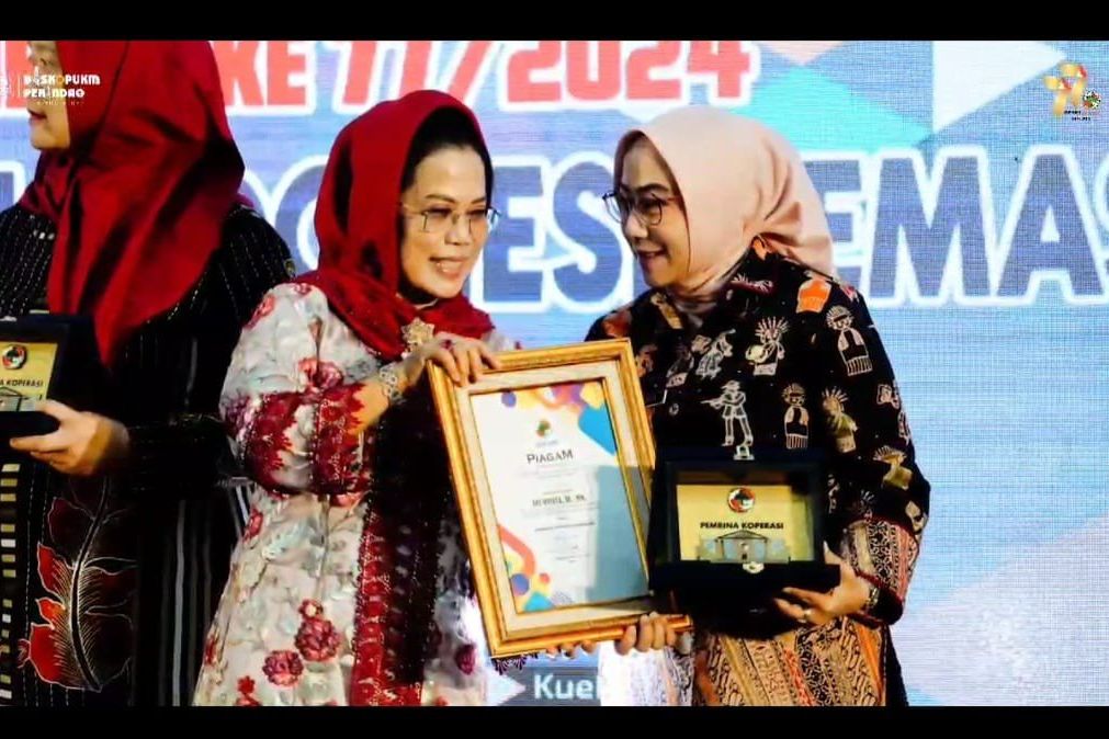 Diskopukmperindag Kota Mojokerto Raih Penghargaan dari Dekopin Jawa Timur