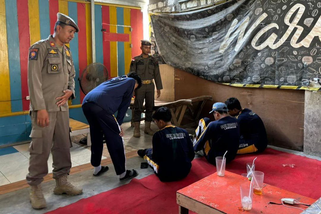 Nongkrong di Warkop saat Jam Pelajaran, Sembilan Siswa di Lamongan Terjaring Razia Satpol PP