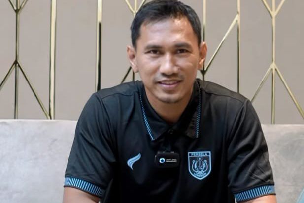 Zulkifli Syukur Gantikan Didik Ludianto sebagai Pelatih Persela