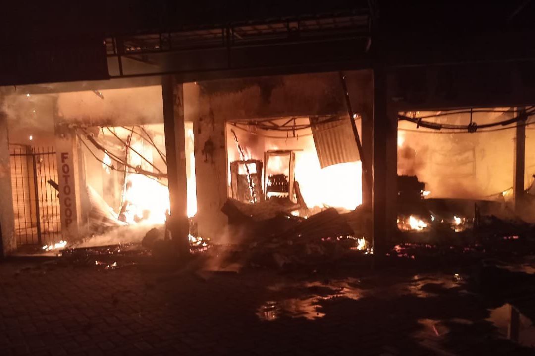 Empat Ruko di Pasar Pucuk Lamongan Ludes Terbakar