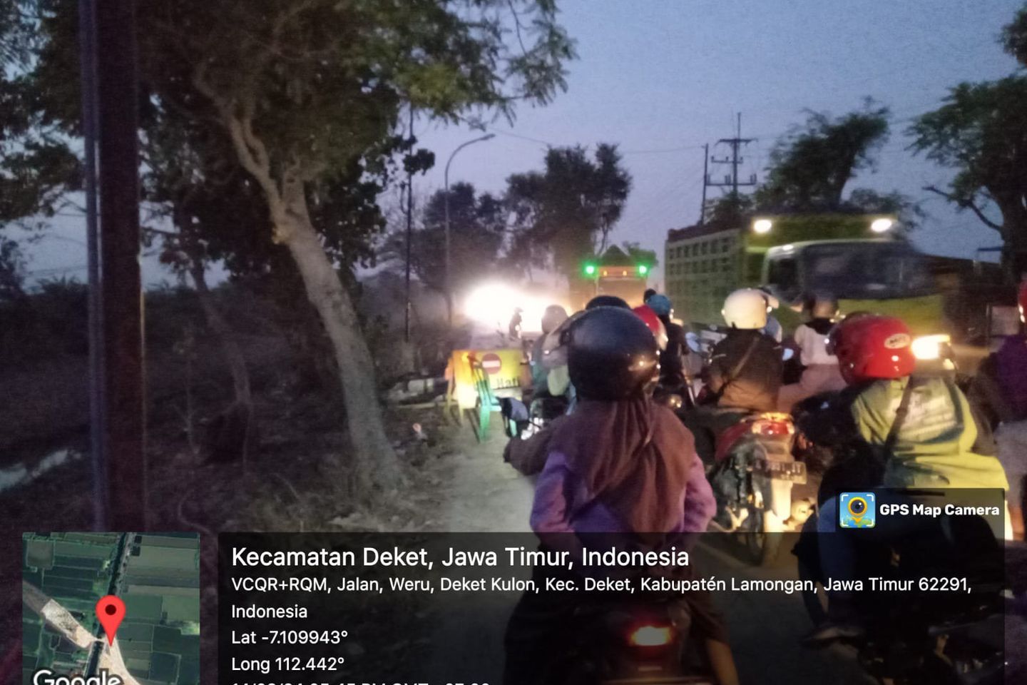 Membahayakan Pengguna Jalan, Lampu PJU di Deket Kulon Lamongan Rusak