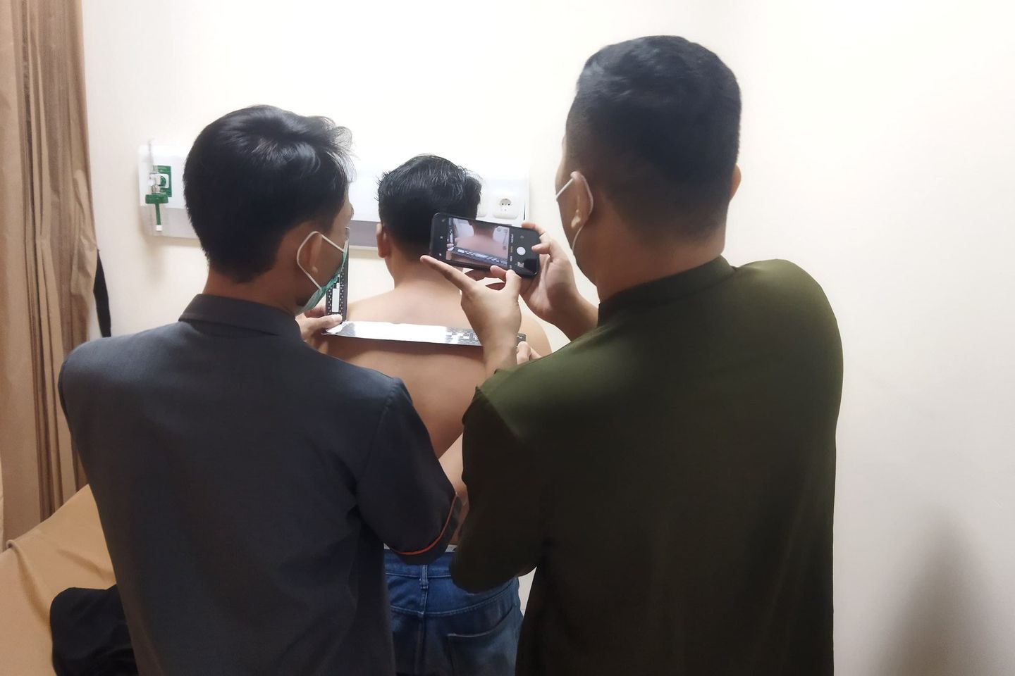 Sejumlah Polisi Penganiaya Jurnalis saat Meliput Demo RUU TNI Dilaporkan ke Polda Jatim
