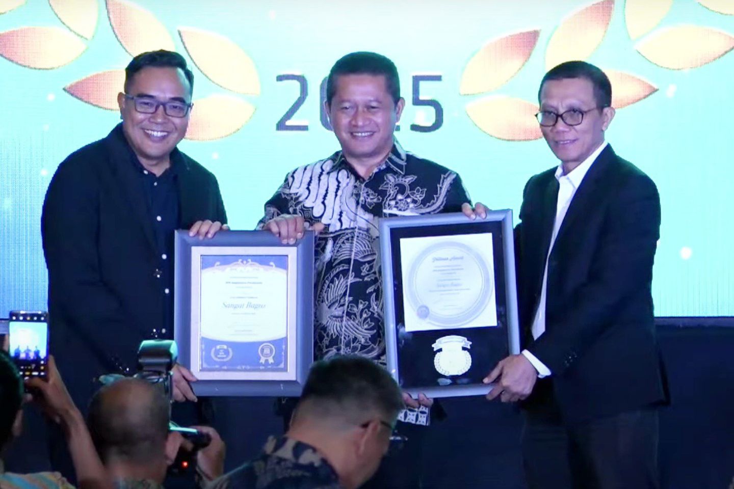 Teguhkan Komitmennya Profesional di Tingkat Nasional, BPR Majatama Raih Platinum Award