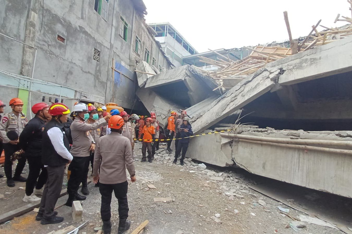 SAR: 11 Santri Al Khoziny Masih Terjebak, Enam Masih Merespons