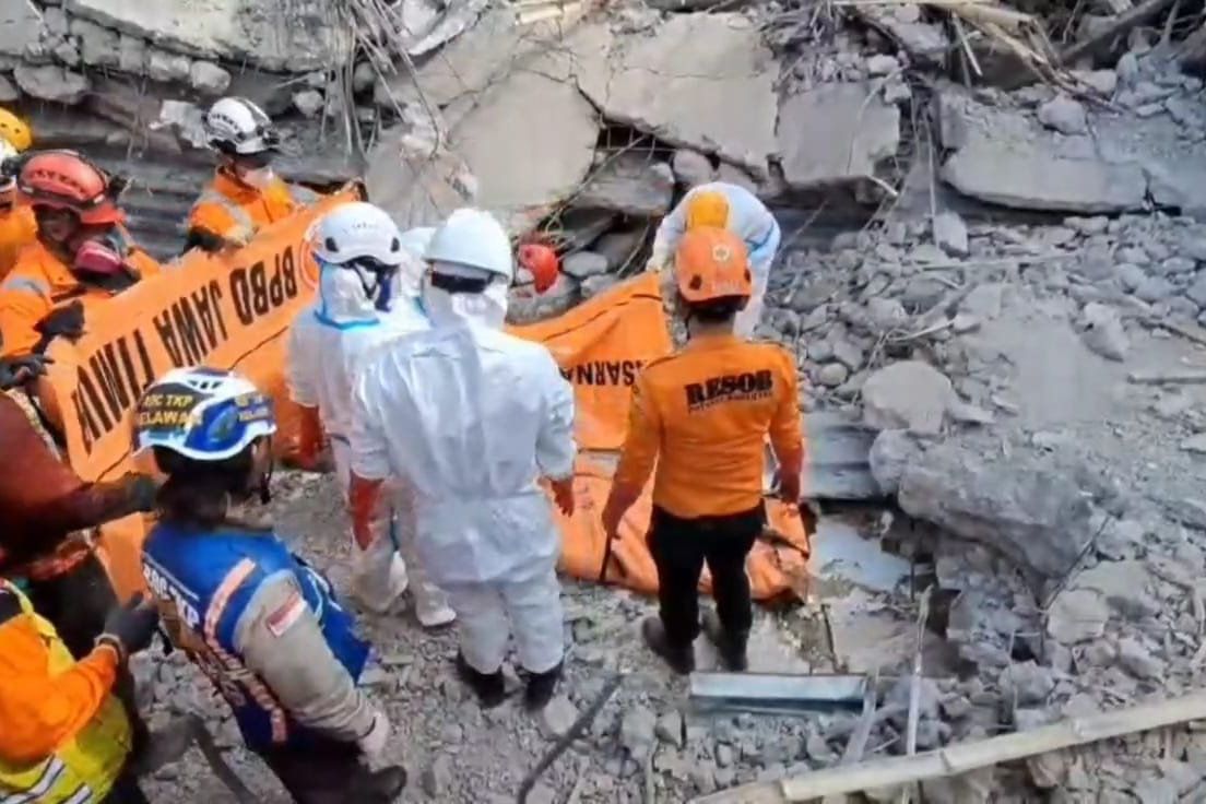 Tim SAR Temukan Korban Runtuhan Ponpes Al Khoziny di Area Wudu