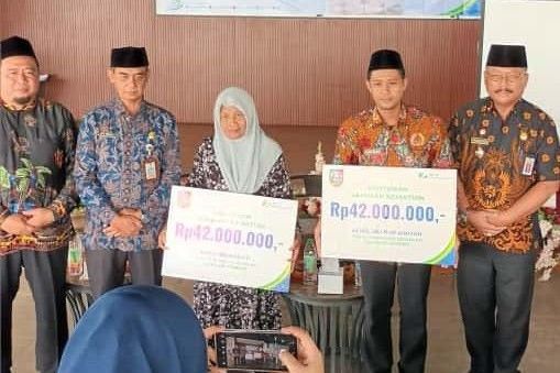 BPJS Ketenagakerjaan Jombang Serahkan Santunan JKM bagi Ahli Waris Guru TPQ