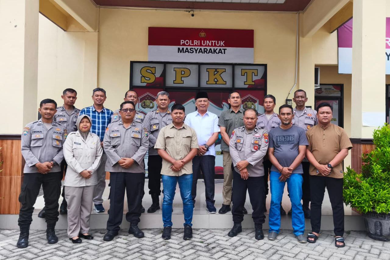 Nasi Mandhi Menambah Hangat Silaturahmi Cak Sumardi di Mapolsek Diwek Jombang