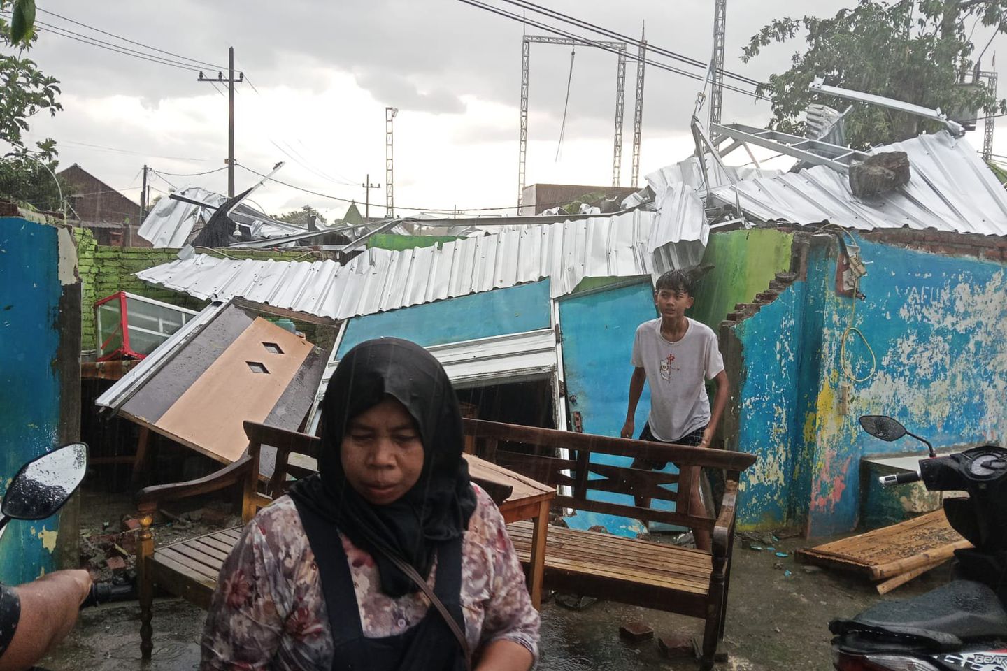 Jombang Diterjang Hujan Disertai Angin Kencang, Belasan Rumah Rusak