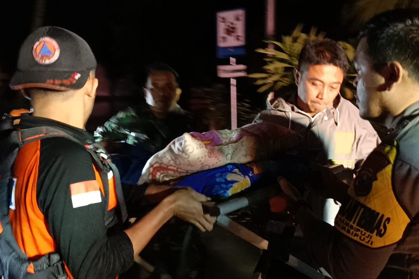 Luapan Sungai Picu Banjir Hingga Dua Meter, Tim Gabungan Evakuasi Warga Prioritas di Rambipuji