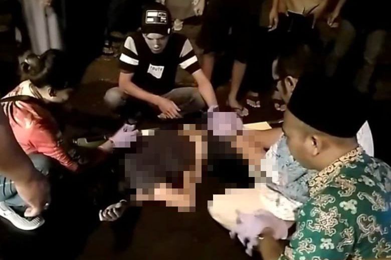 Tiba-tiba Terjatuh di Jalanan Mojokerto, Seorang Pemotor Terluka 