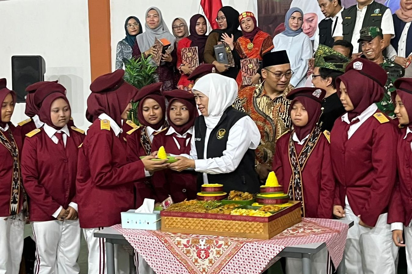 Khofifah Soroti Celana Cingkrang Siswa SRMP 15 Mojokerto, Ini Alasannya
