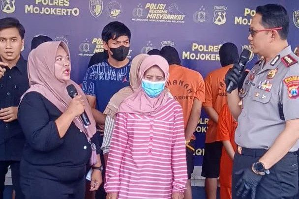 Dicuri Saat Diparkir di Depan Rumah, Korban Menangis Haru saat Motor Ditemukan