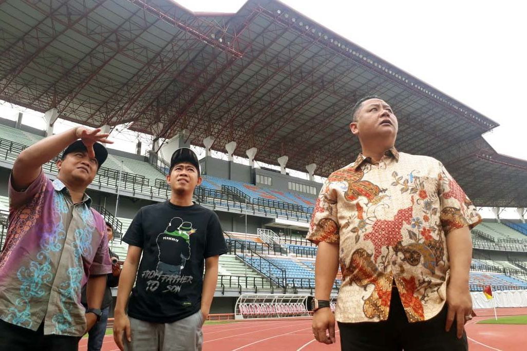 <em>Bench</em> Pemain di Stadion GBT Sudah Terpasang