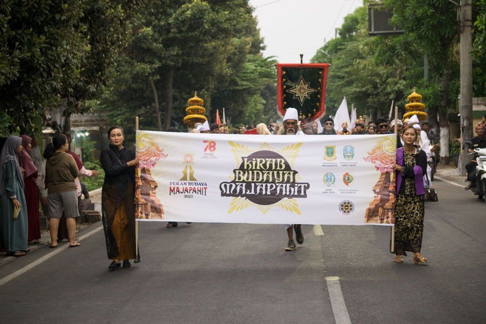 Semarak Pekan Budaya Majapahit, Kerajaan Hias Dispendik Kota Mojokerto Ikuti Kirab