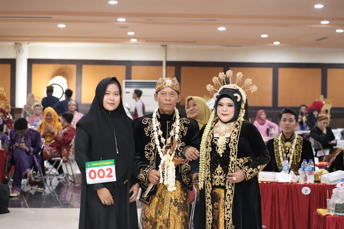 <strong>23 Tahun Siri, Kakek-Nenek Ini Dinikahkan Lagi</strong>