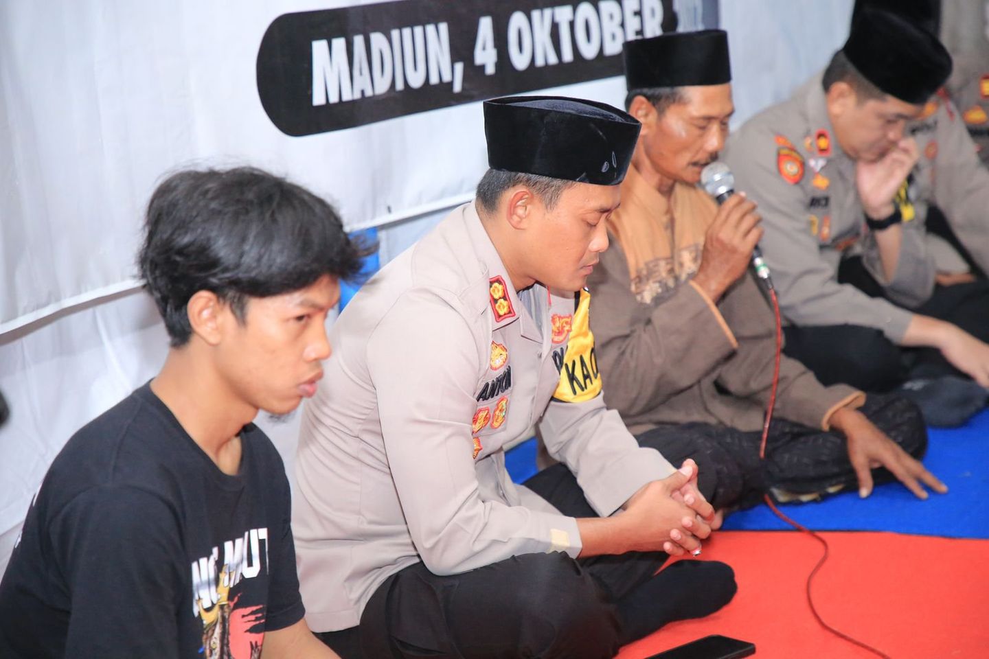 Aremania Kabupaten Madiun Gelar Doa untuk Korban Tragedi Kanjuruhan