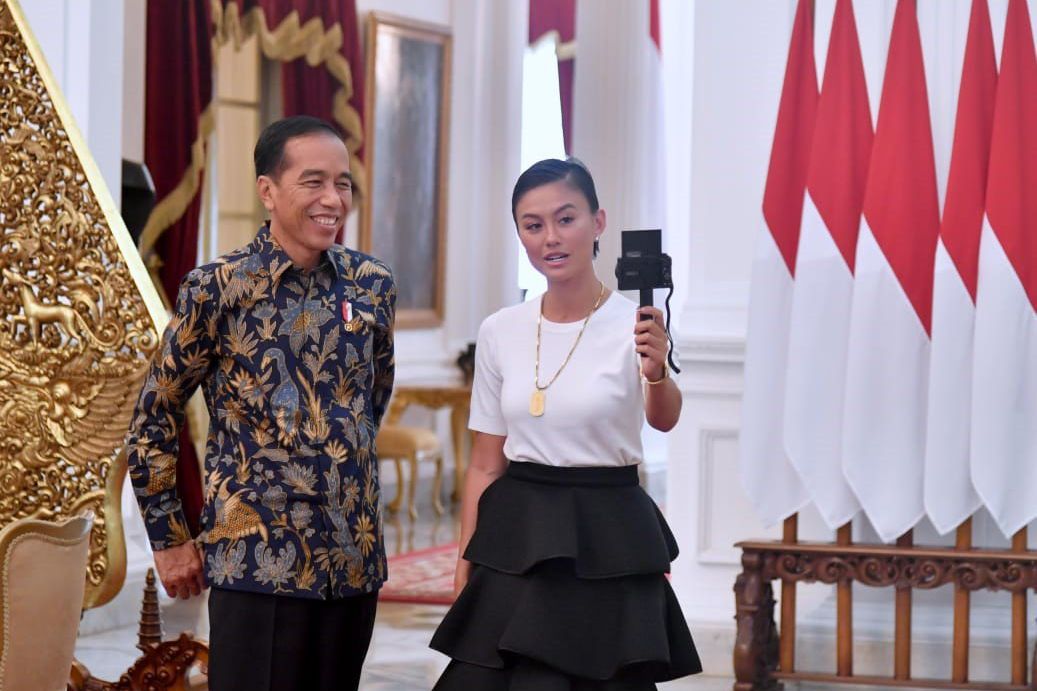 Agnez Mo Ngevlog Bareng Jokowi di Istana Merdeka