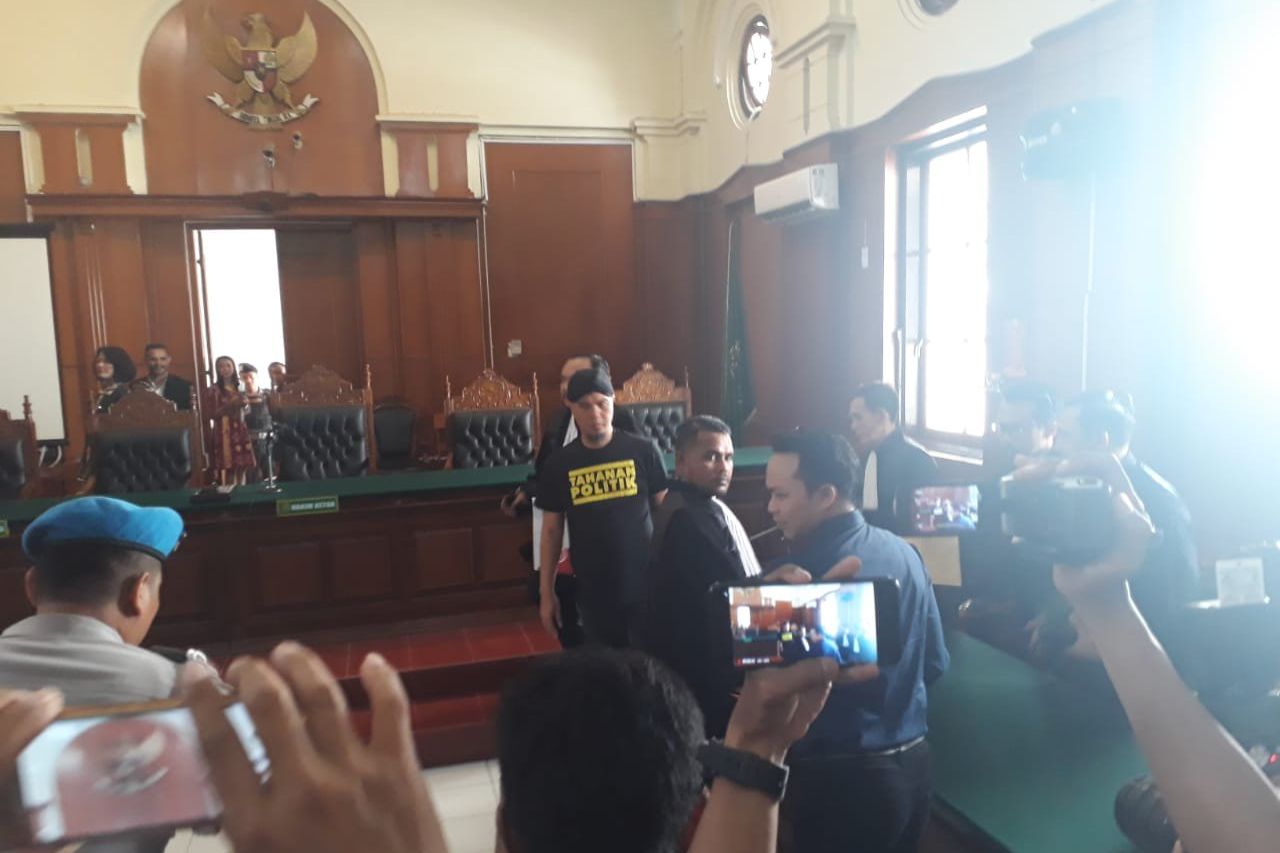 Sidang Perdana, Hakim Penjarakan Ahmad Dhani di Medaeng