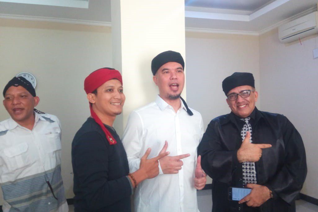 Sidang Kali Ini, Ahmad Dhani Kenakan Peci Imamah