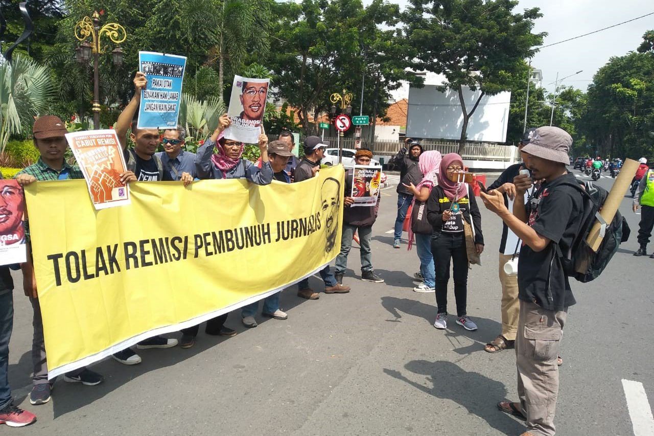 Kunjungan Presiden Jokowi ke Surabaya Disambut Aksi Demo Jurnalis
