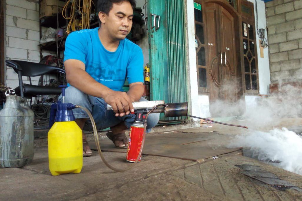 Warga Ponorogo Sulap Barang Bekas jadi Alat Fogging