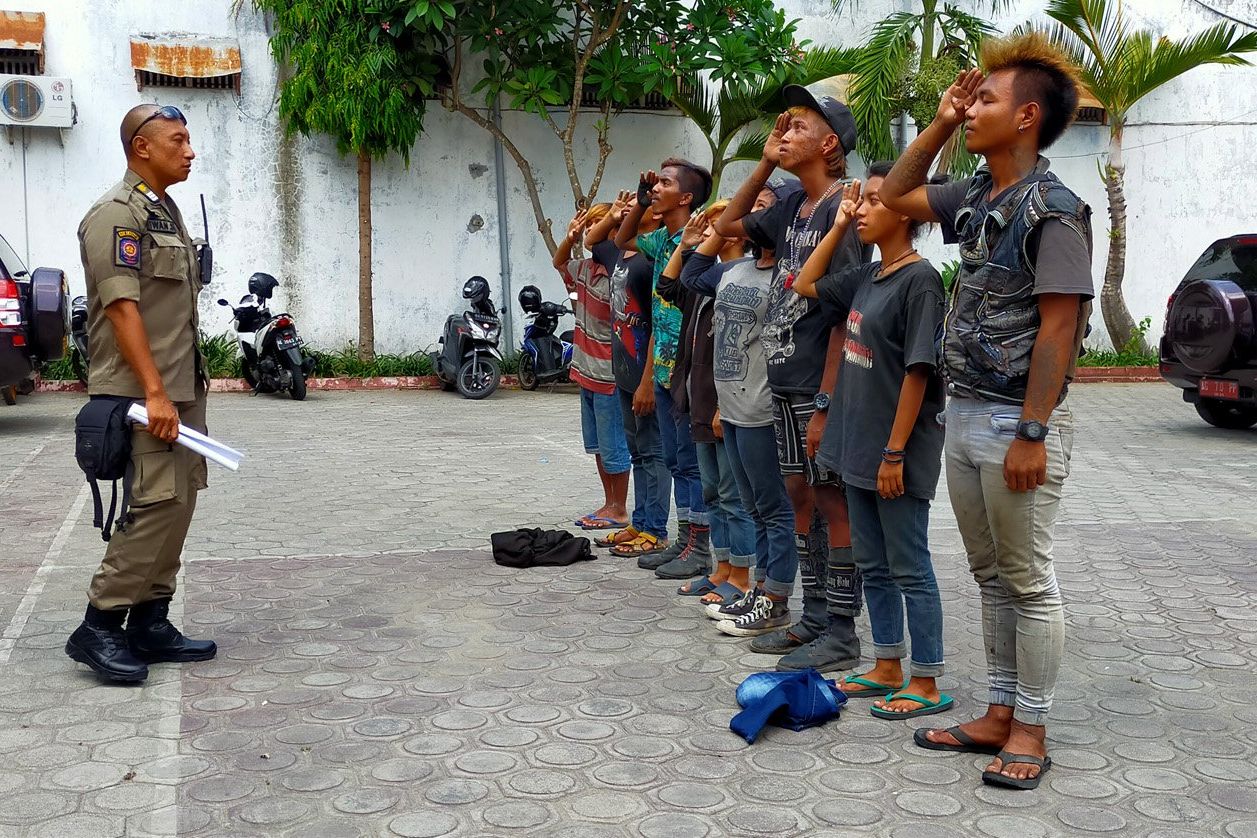 Delapan Remaja Kota Blitar Dihukum Hafalkan Pancasila dan Hormat Bendera