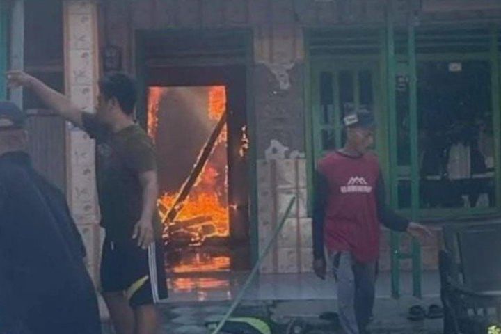 Rumah Ketua RT di Mojokerto Ludes Terbakar Saat Ditinggal Beli Rokok