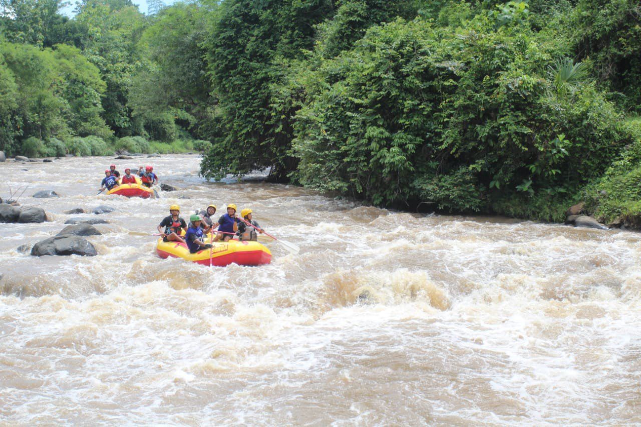 64 Tim Bersaing dalam Kejurnas Arung Jeram di Songa Adventure Probolinggo