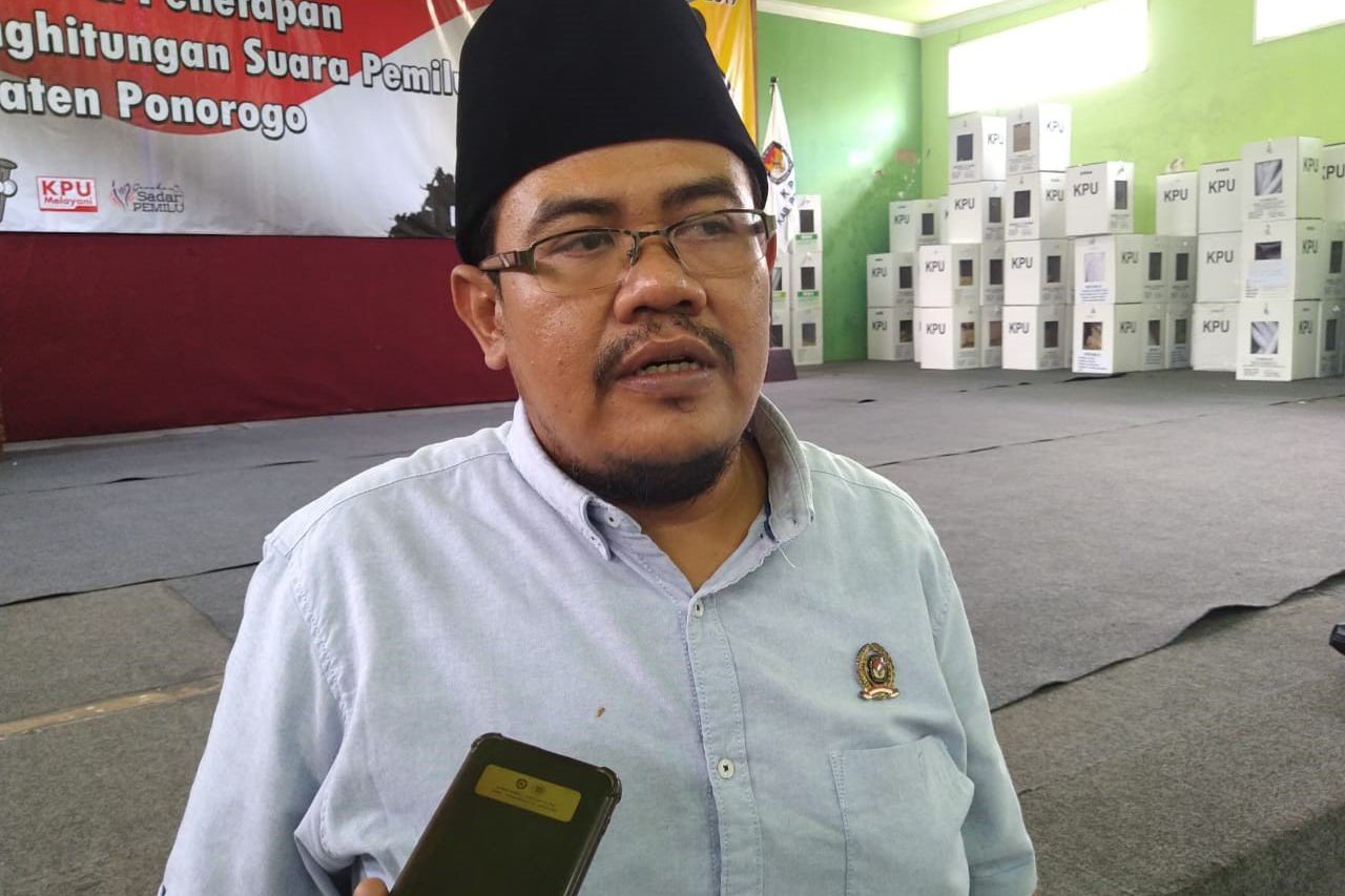 Proses Rekapitulasi Surat Suara KPUD Ponorogo Molor