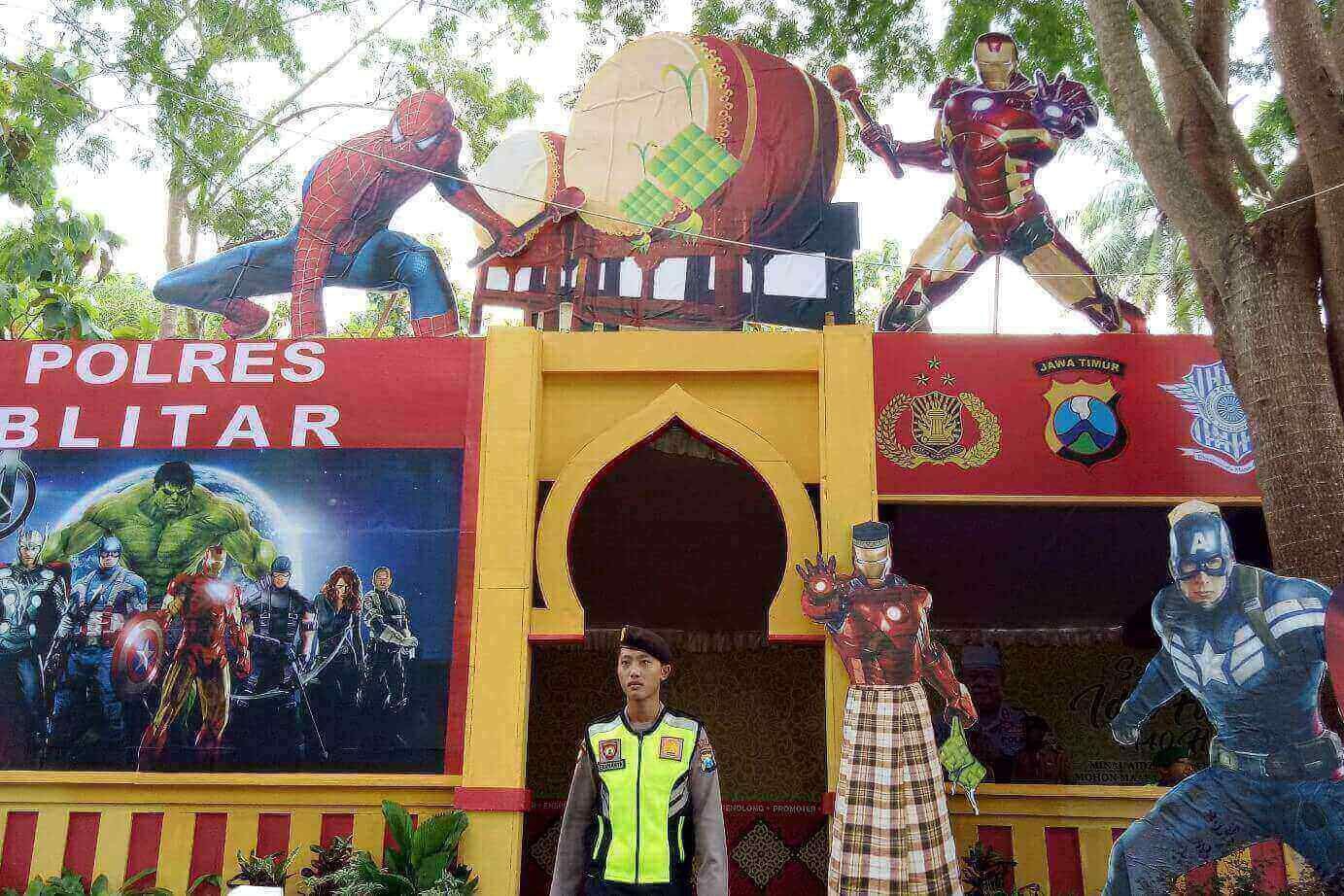 Avengers Jadi Tema Pos Pengamanan Mudik Lebaran di Blitar