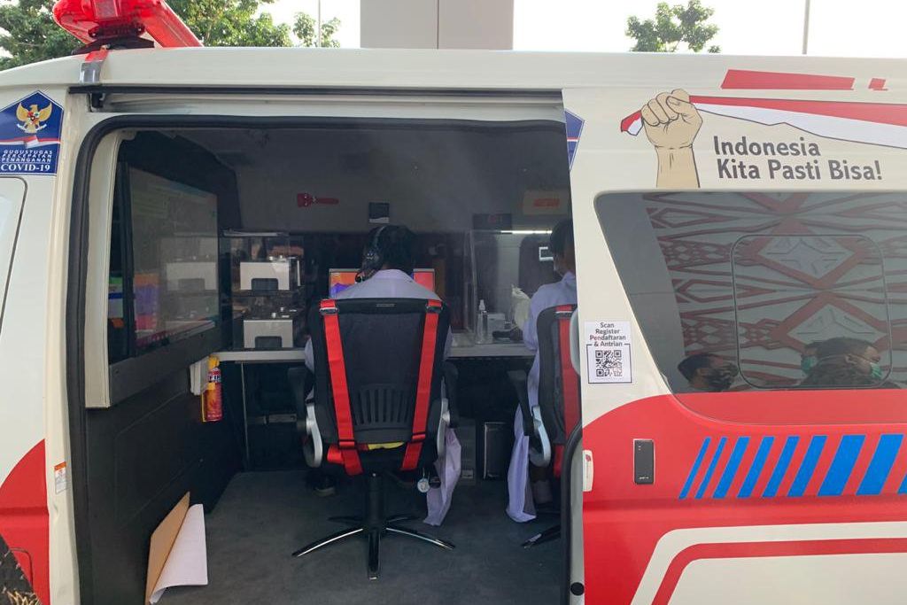 Uji Ratusan Spesimen di Jatim, Petugas Mobil Lab Covid-19 Kelelahan